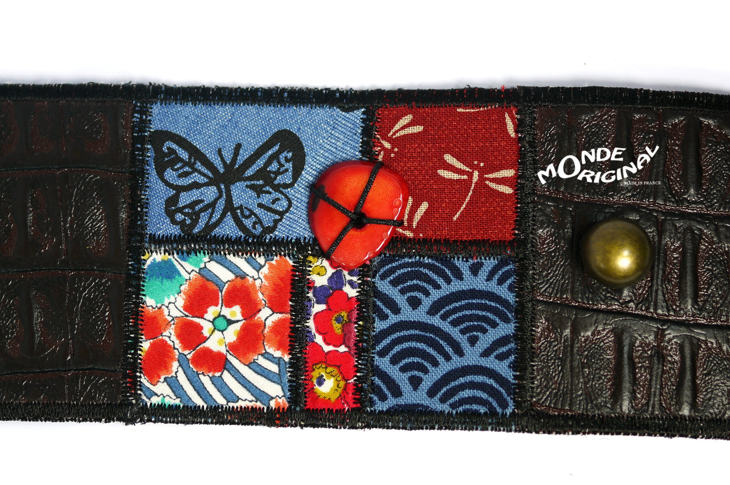 Bracelet manchette en tissu liberty et japonais brodé tons rouge-bleu – Image 2