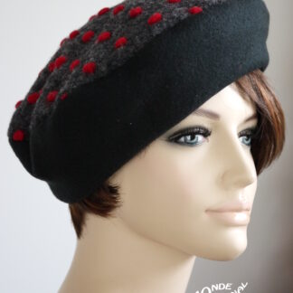 Béret en laine rouge gris noir