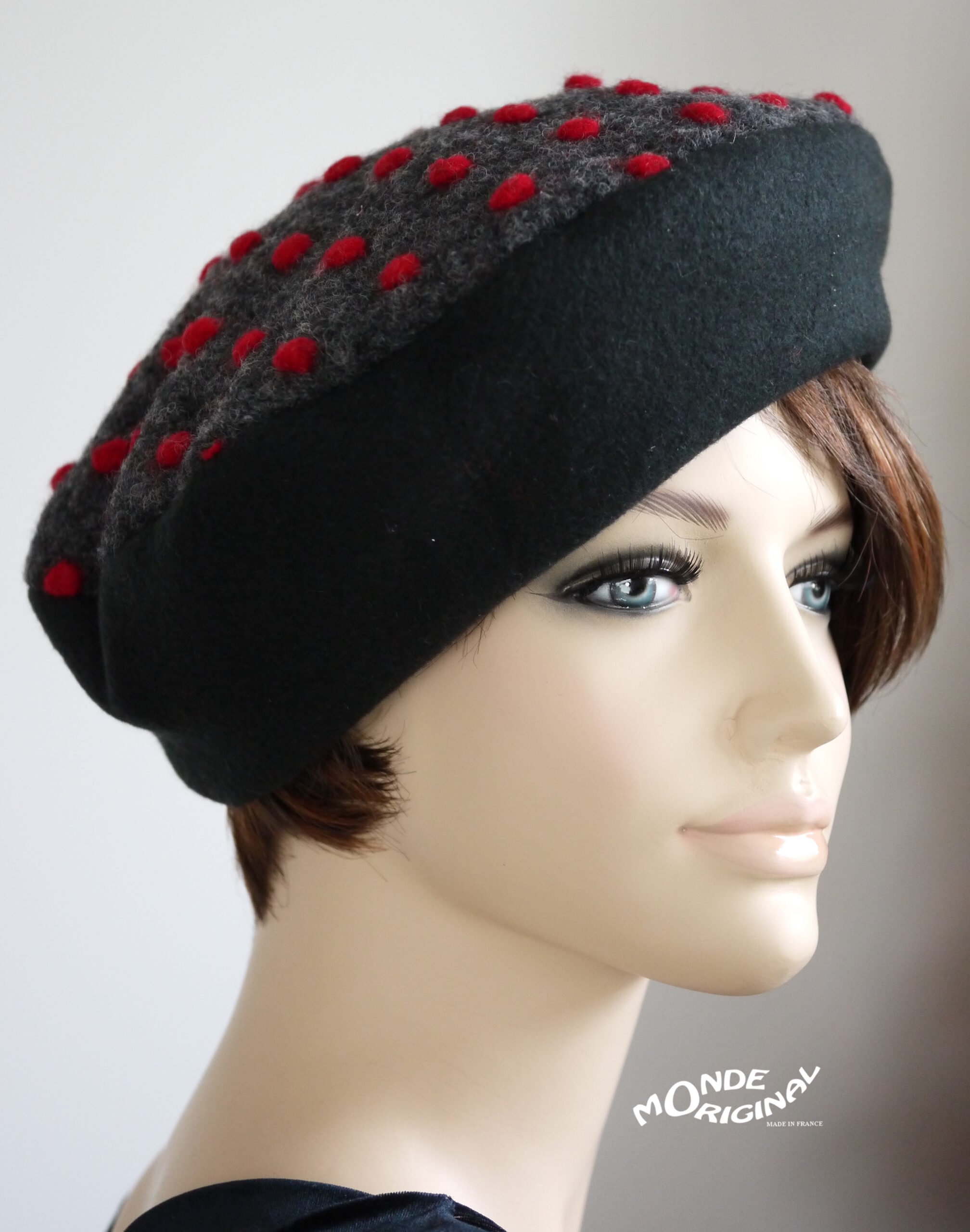 Béret en laine rouge gris noir