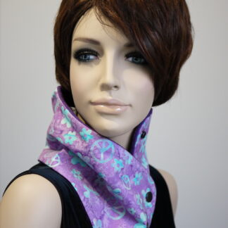 Snood boutonné violet en coton et polaire