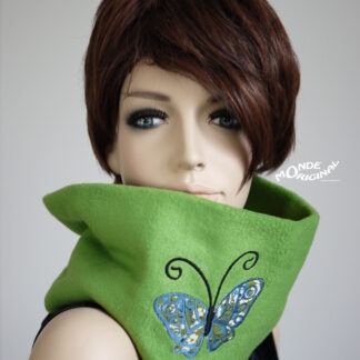 Snood en polaire vert papillon brodé