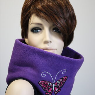 Snood en polaire violet papillon brodé sur tissu liberty