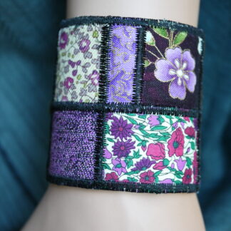 Bracelet manchette en tissu liberty et japonais brodé tons violet