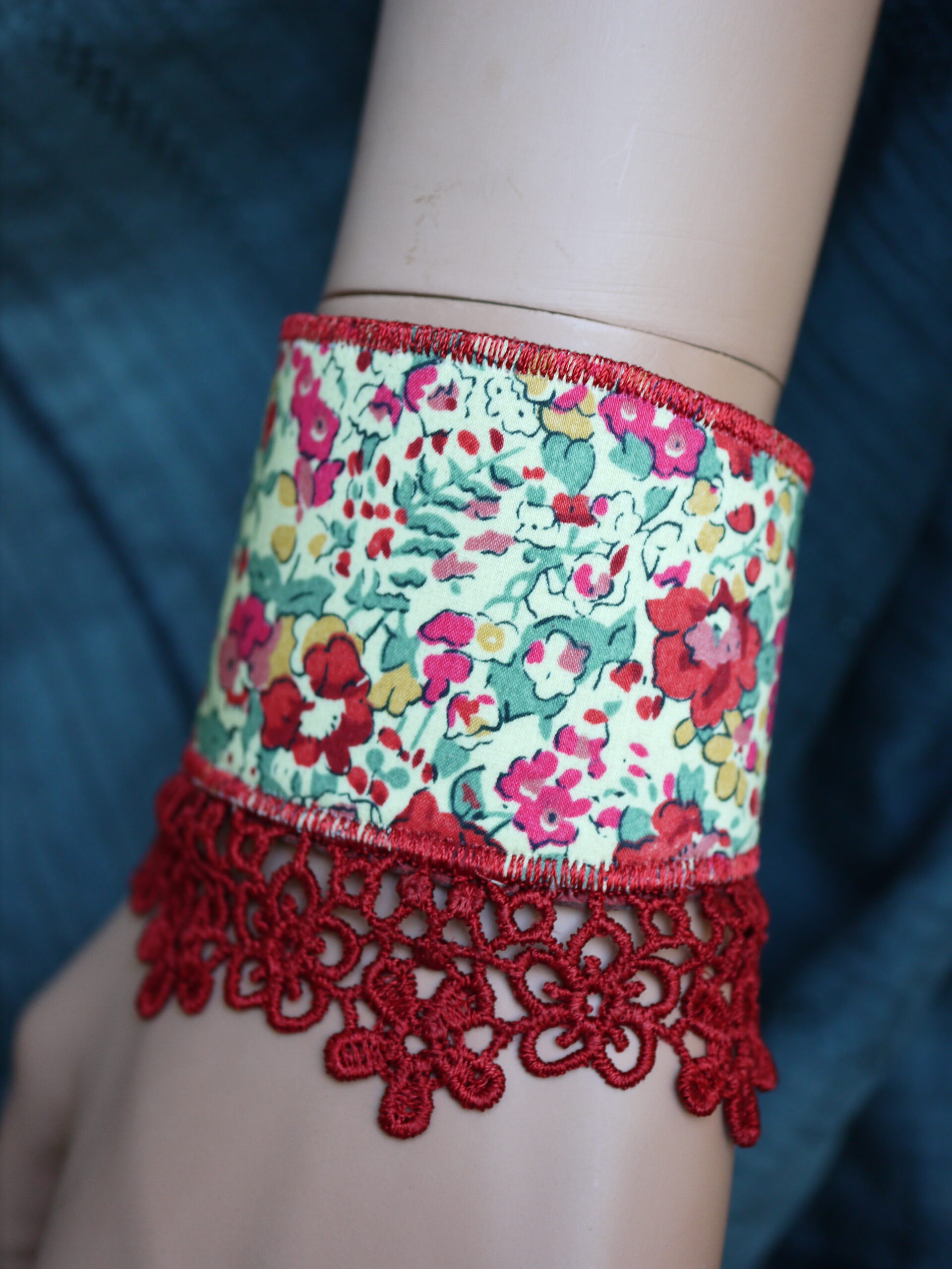Bracelet manchette en cuir et tissu liberty Tatum