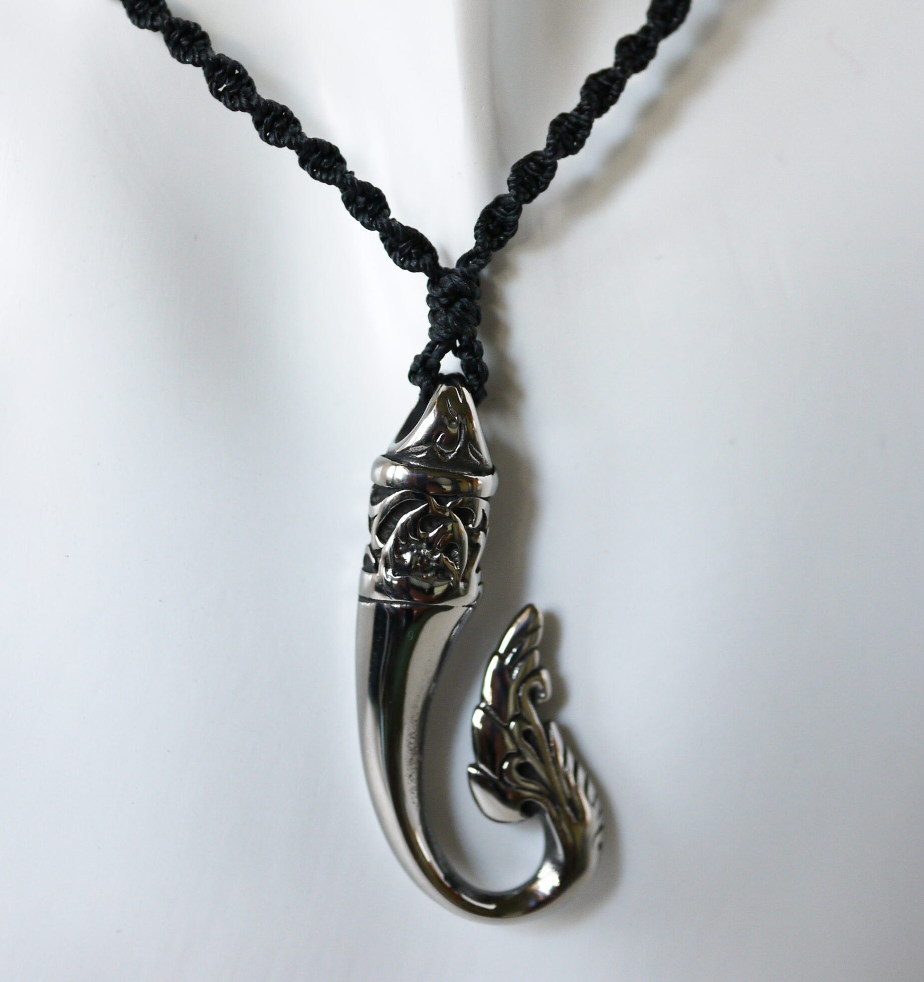 Collier pendentif style maori en métal,Bijoux pour hommes, Collier unisexe noir et métal, Collier pour hommes, Collier de surfeur