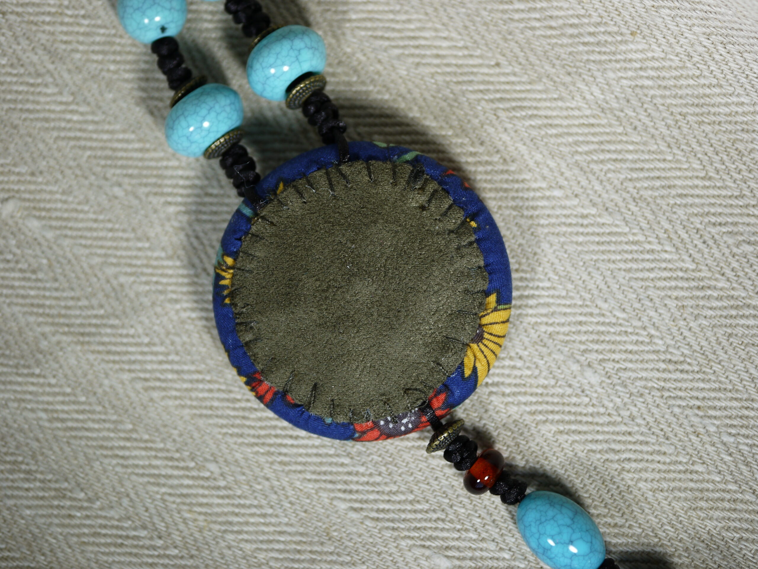 Collier artisanal tournesols, collier en tissu tournesols, collier fait main en tissu – Image 5