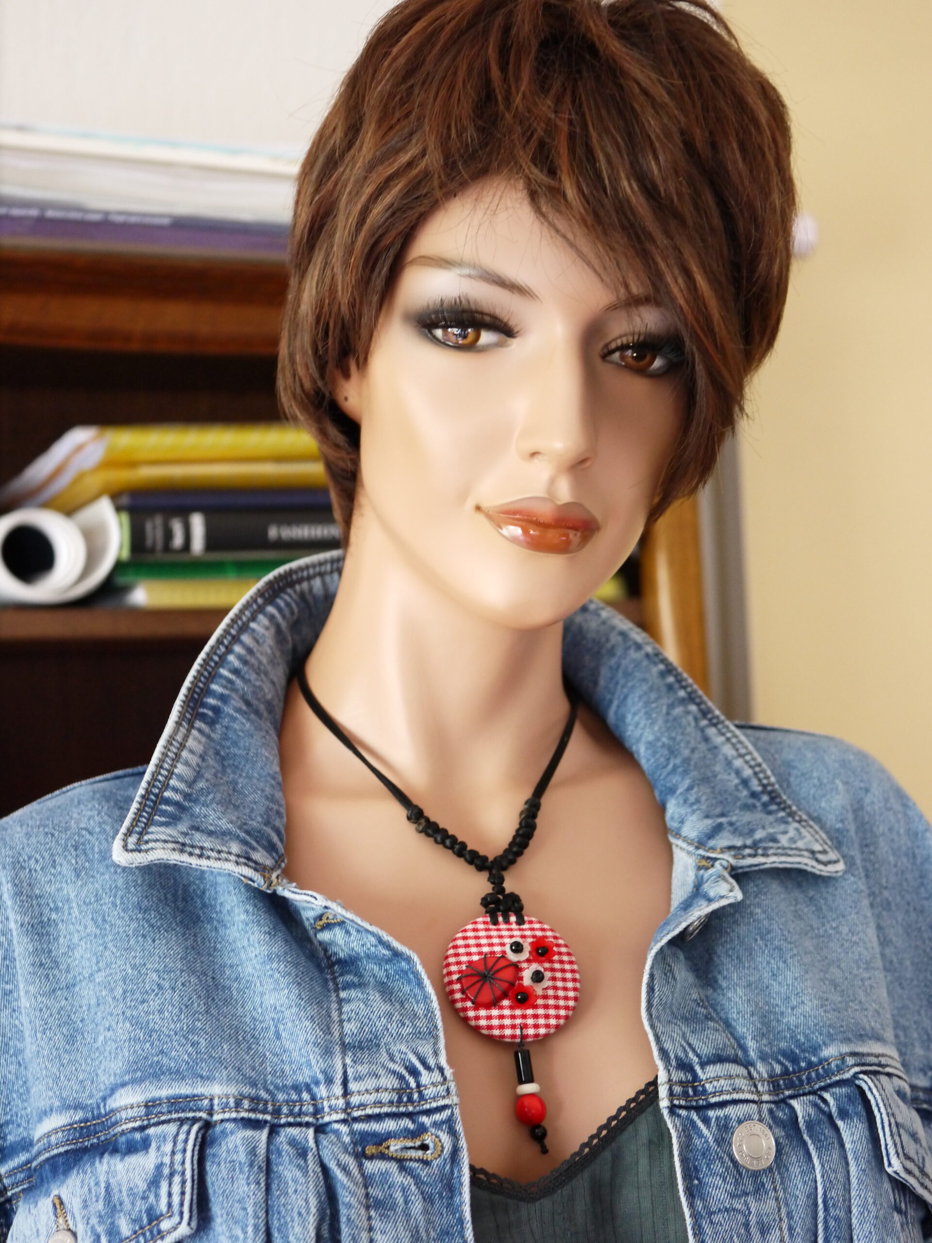 Collier artisanal rouge, collier en tissu japonais, collier fait main en tissu – Image 5