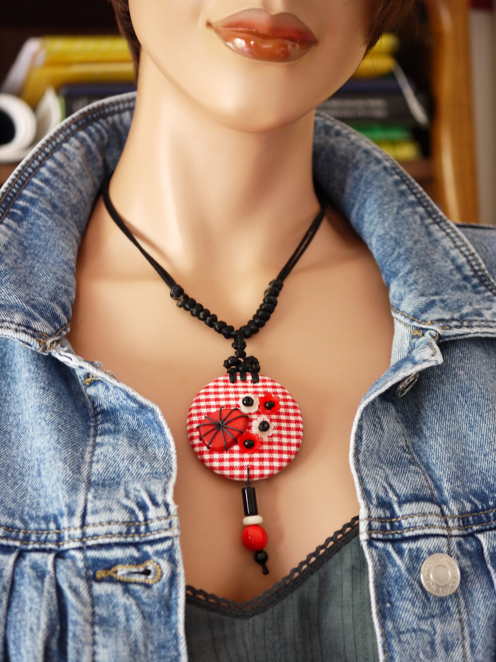 Collier artisanal rouge, collier en tissu japonais, collier fait main en tissu