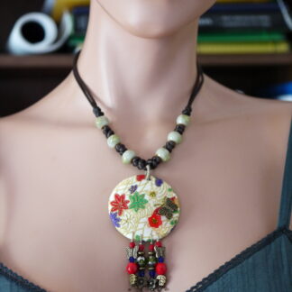 Collier artisanal brodé, collier en tissu japonais, collier fait main en tissu