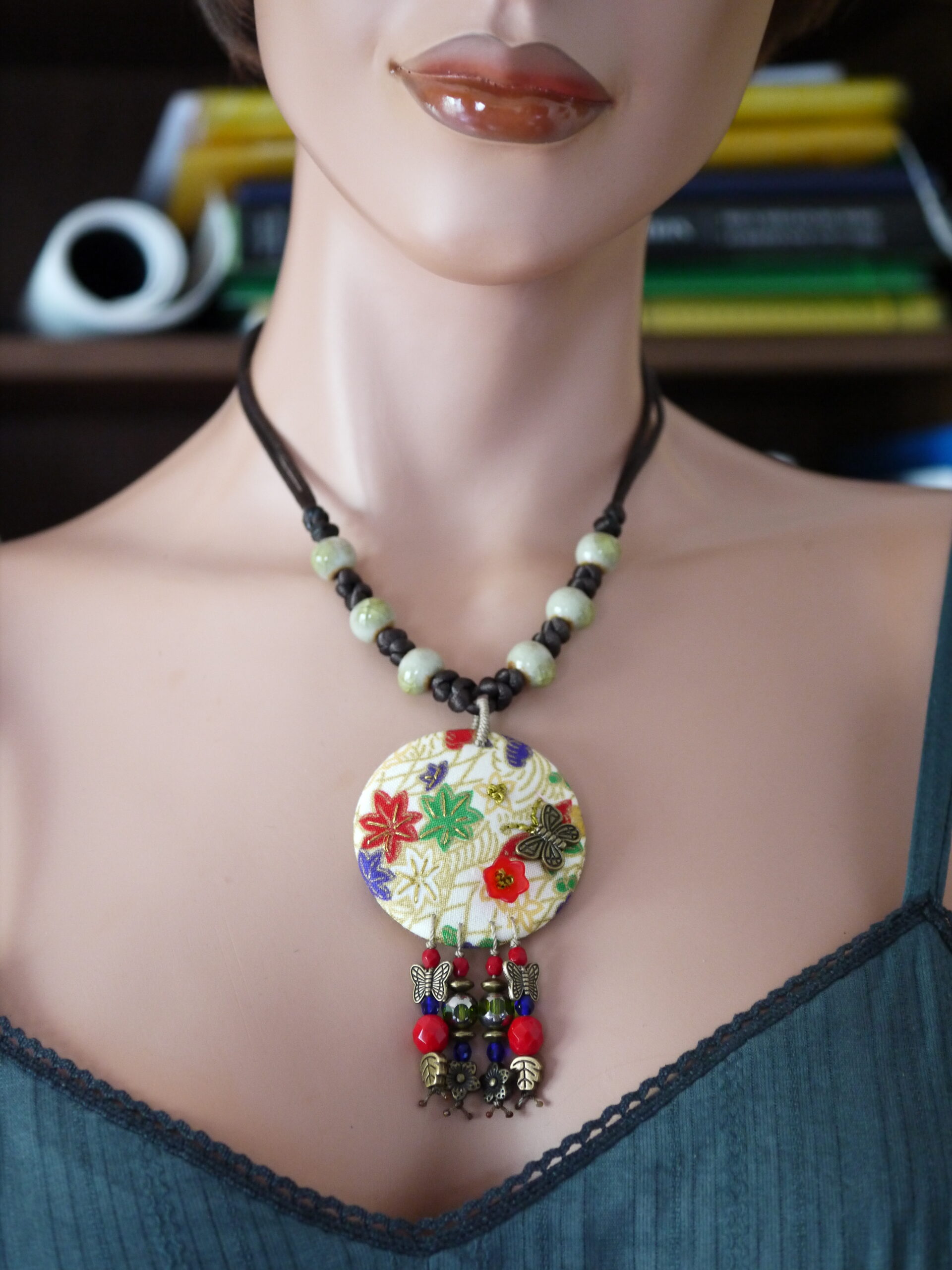 Collier artisanal brodé, collier en tissu japonais, collier fait main en tissu