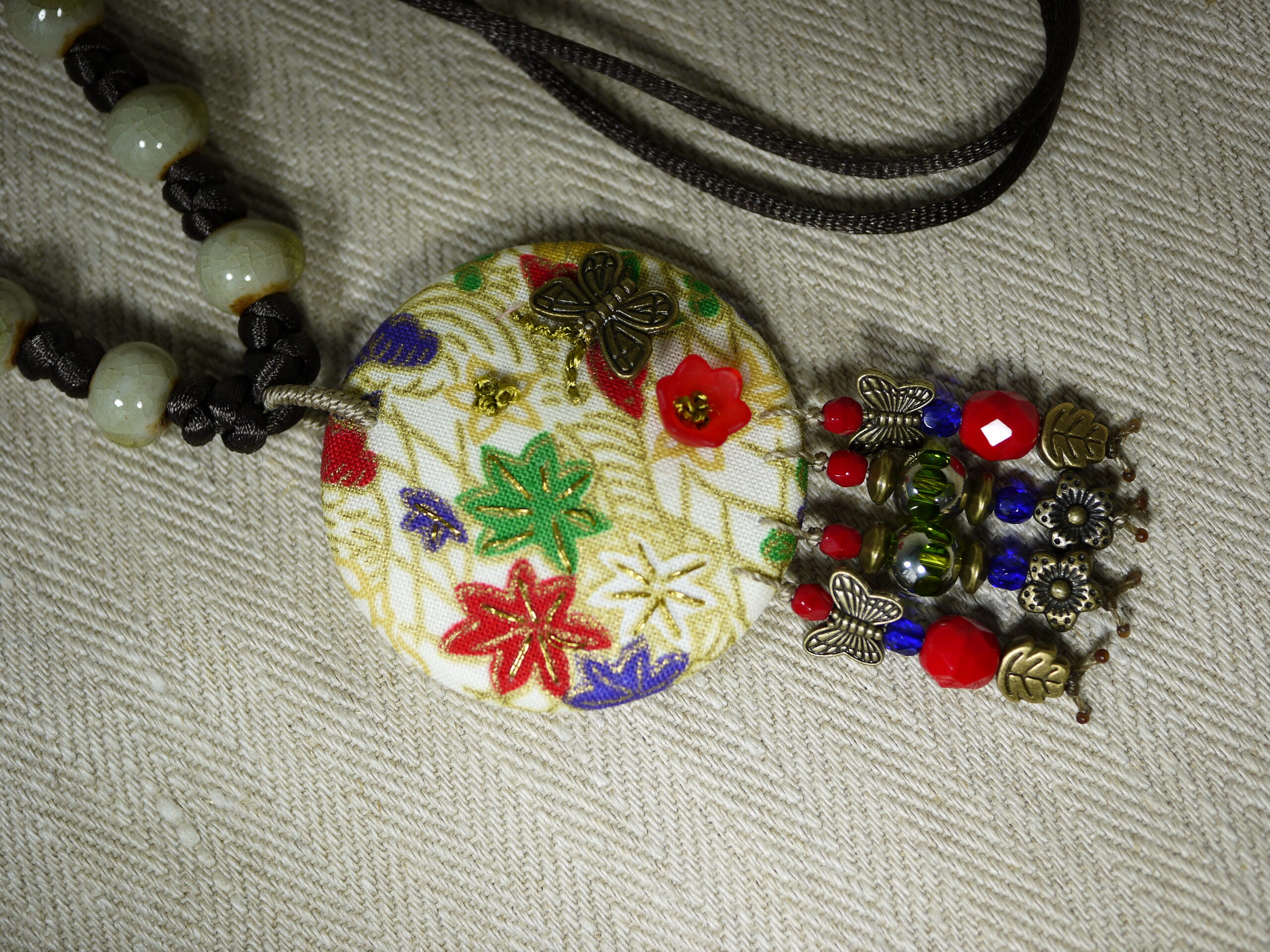 Collier artisanal brodé, collier en tissu japonais, collier fait main en tissu – Image 5