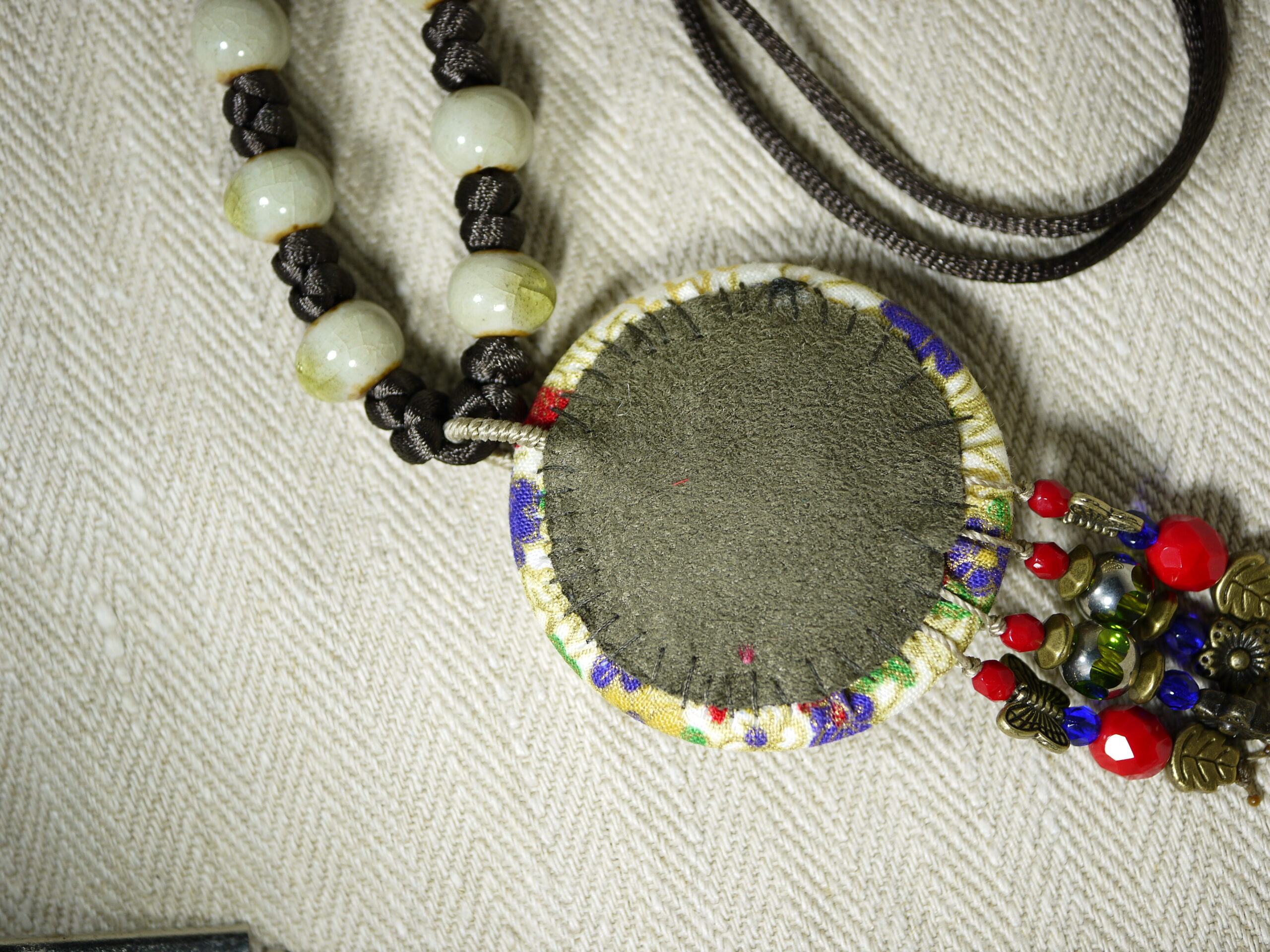 Collier artisanal brodé, collier en tissu japonais, collier fait main en tissu – Image 7