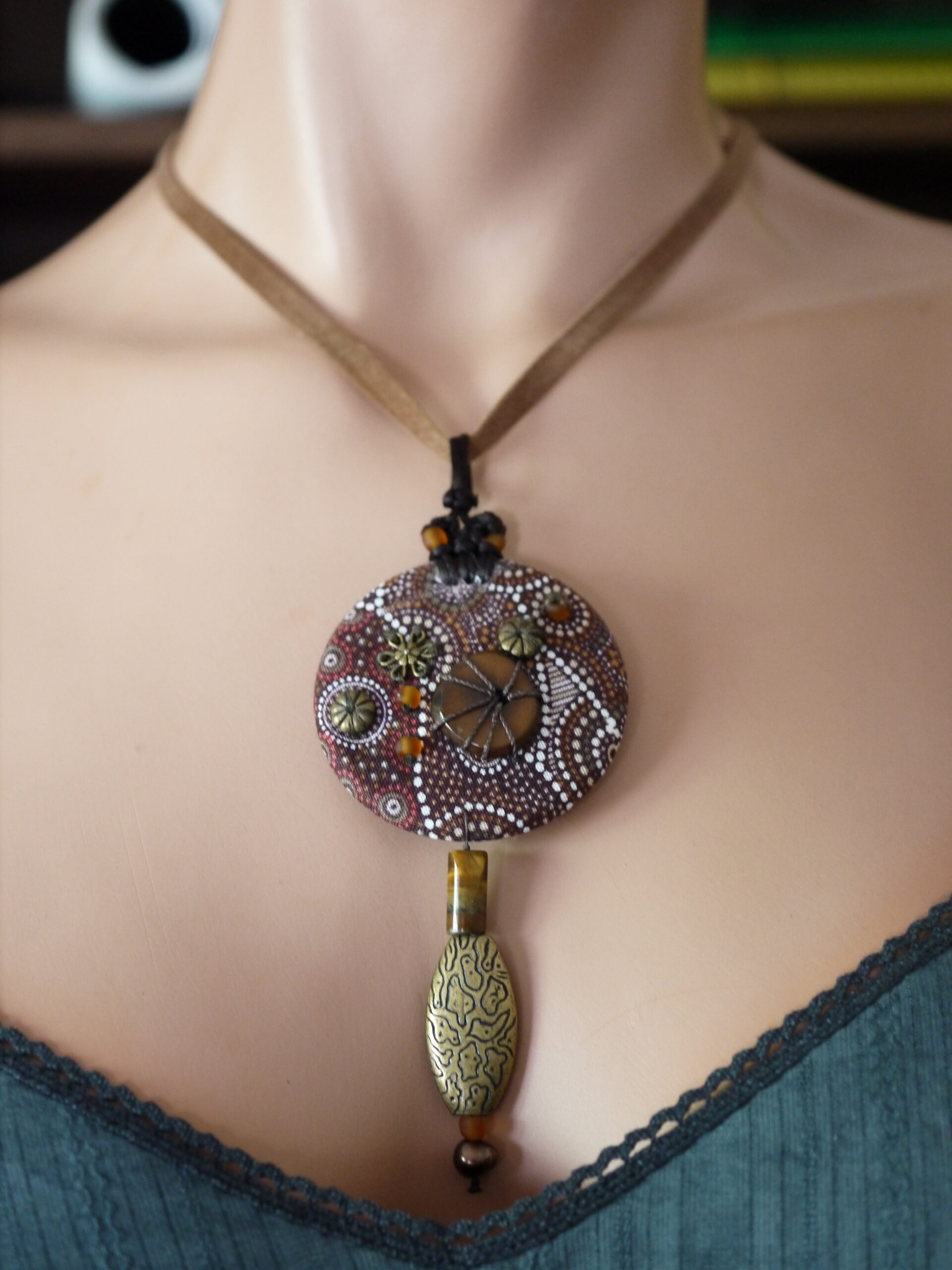 Collier artisanal ethnique, collier en tissu australien, collier fait main en tissu – Image 2