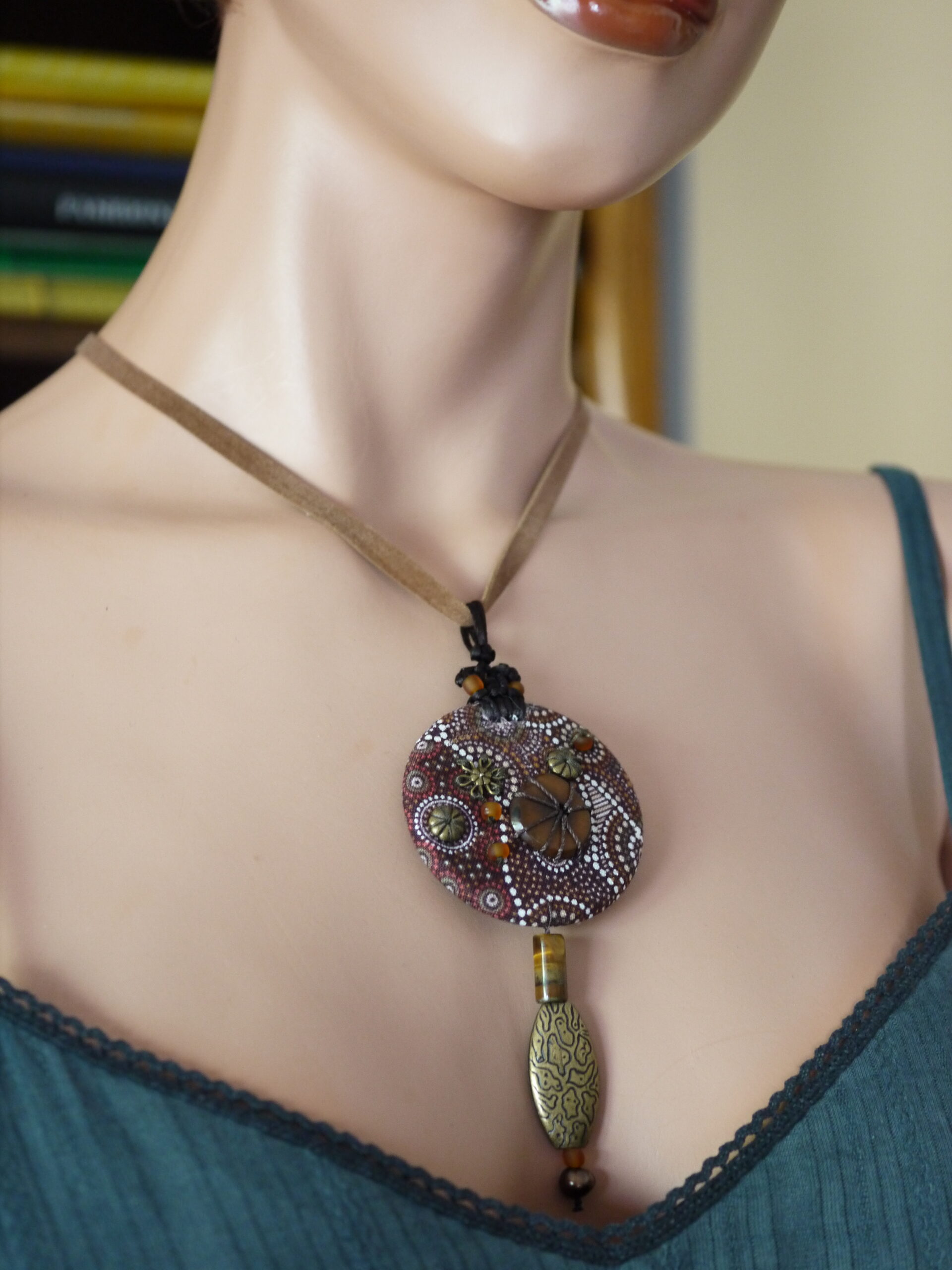 Collier artisanal ethnique, collier en tissu australien, collier fait main en tissu – Image 4