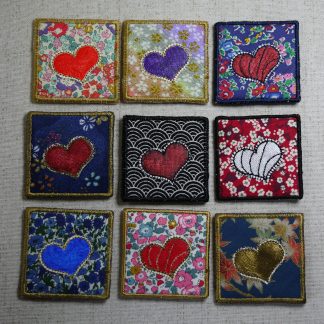 Cadeau Saint Valentin, Broche brodée cœur peinte sur tissu liberty ou japonais, bijou textile