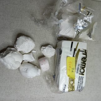 Lot pâte polymere blanc entamée